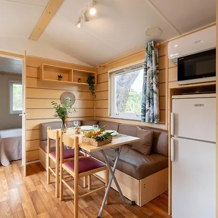 Le Photinia, Mobil-home Climatise Avec Vue Situe Au Coeur Du Domaine Holiday home Hyeres